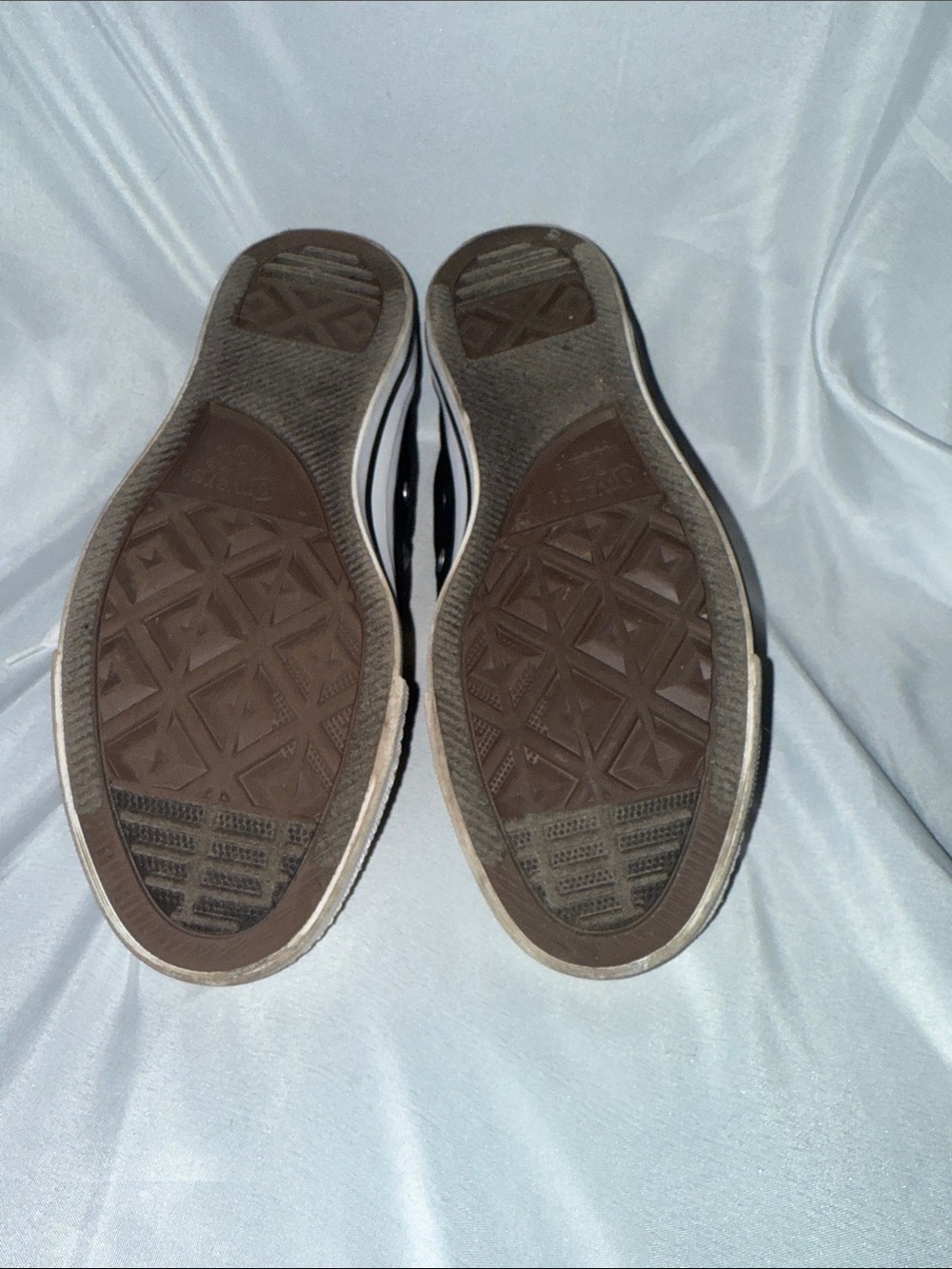 Converse Black and White High Top  Chuck Taylor shoes- women size 8 - Picture 6 of 7